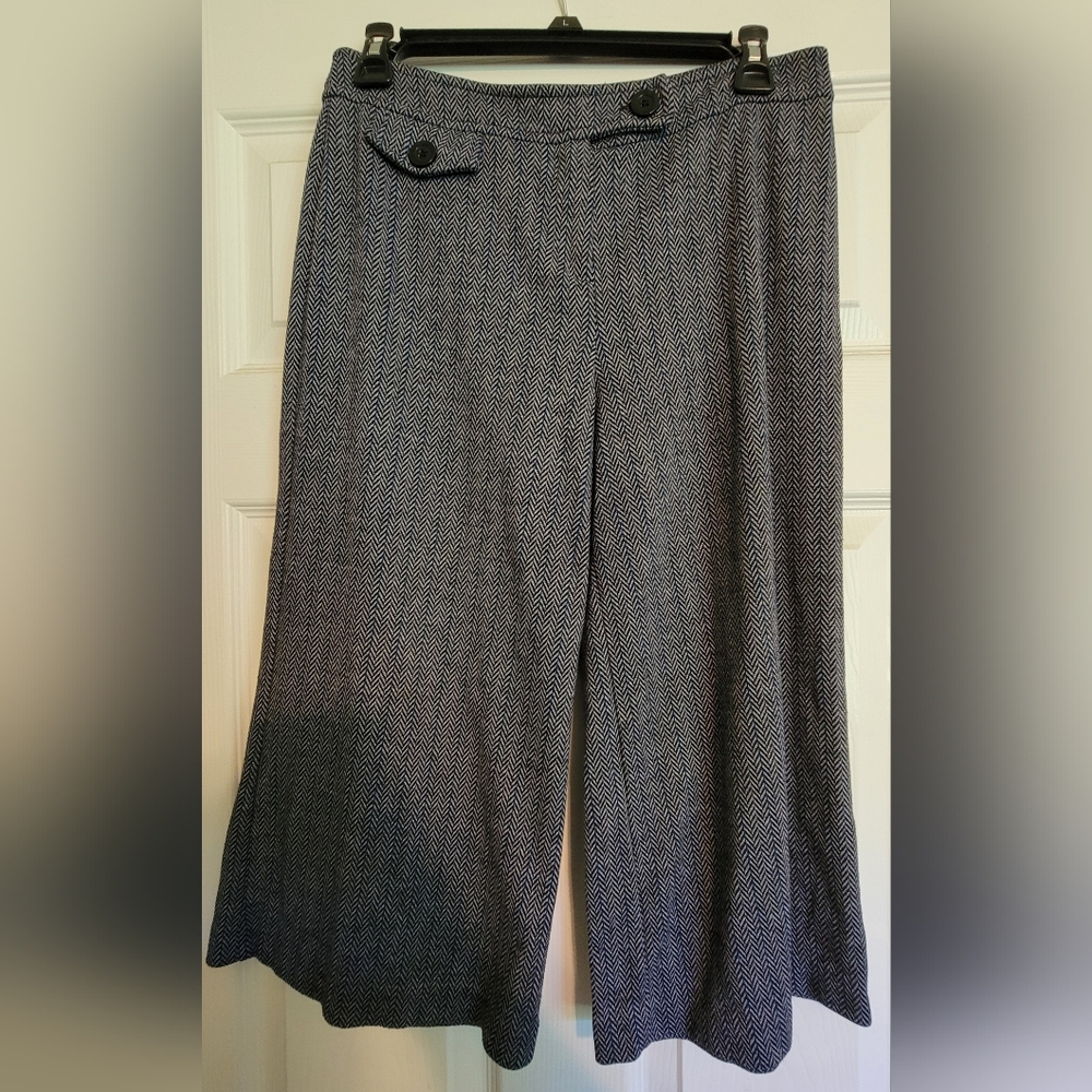 Navy blue NY&C culottes pants